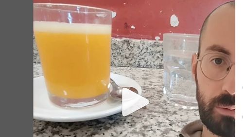 Un italian analizează sucurile din gările din toată Italia: "Cel mai bun e în Genova, portocalele provin dintr-un copac din spatele barului” / ”Sunt barmani care mă roagă să trec pe la barurile lor”