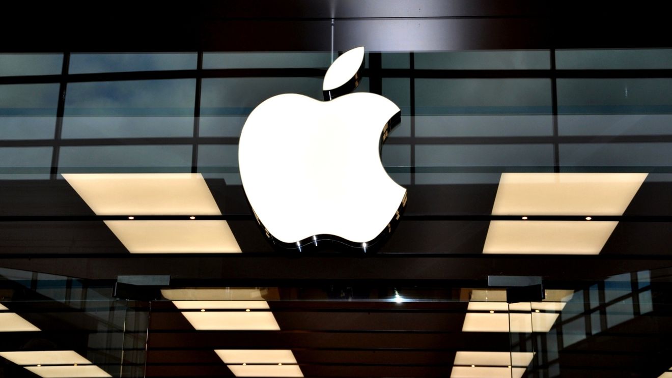 Apple, acuzată de o comisie de muncă din SUA că a impus reguli ilegale la locul de muncă