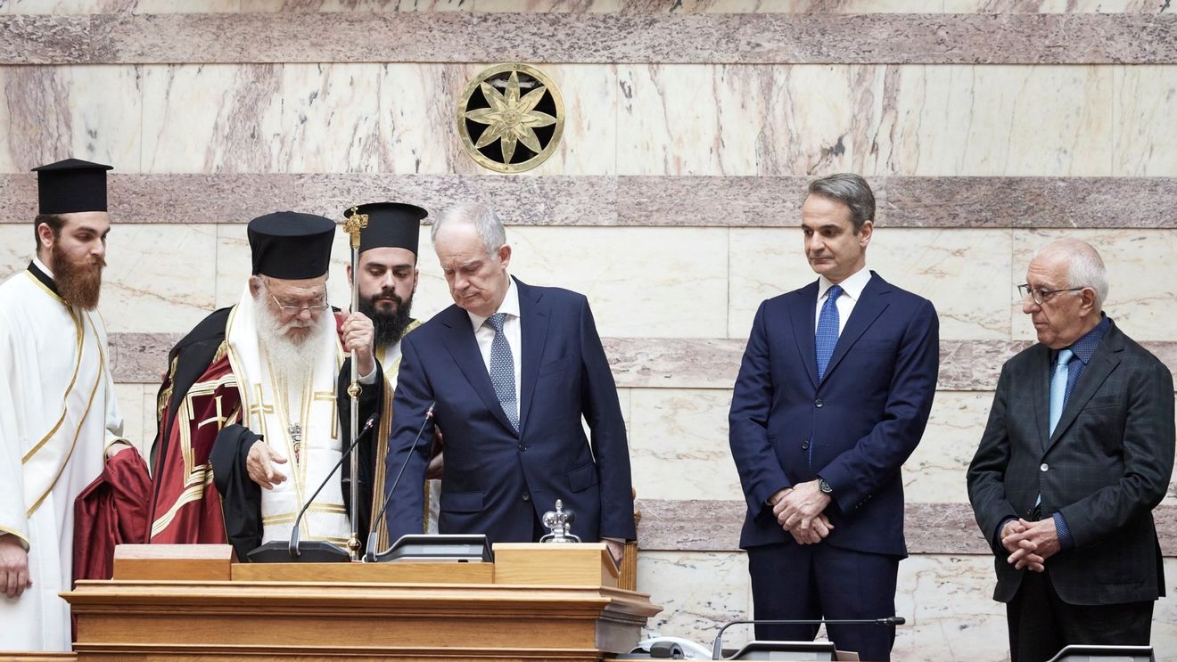 Noul președinte al Greciei, Konstantinos Tasoulas, a fost învestit în funcție. Cu un rol predominant onorific, el a promis să promoveze unitatea națională