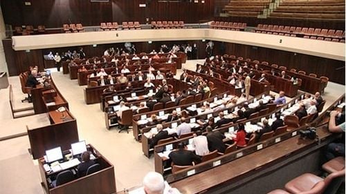 Israel: Coaliția de dreapta/extrema dreaptă/ultra ortodocși adoptă în primă lectură proiectul legii care reduce substanțial puterile justiției, în ciuda protestelor opoziției și ale manifestanților