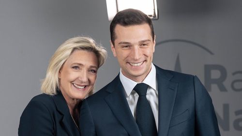 Marine Le Pen va candida la preşedinţia Franței dacă instanţele îi vor permite, chiar dacă protejatul său, Jordan Bardella, este mai popular în sondaje