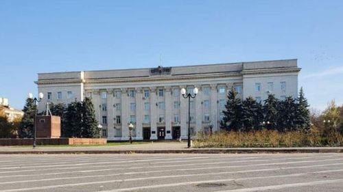 BREAKING Lovitură pentru moralul armatei lui Putin: Steagul rusesc a fost dat jos de pe clădirea consiliului municipal din Herson / Rușii și-au mutat sediul regional pe malul stâng al fluviul Nipru, pe fondul avansului ucrainean