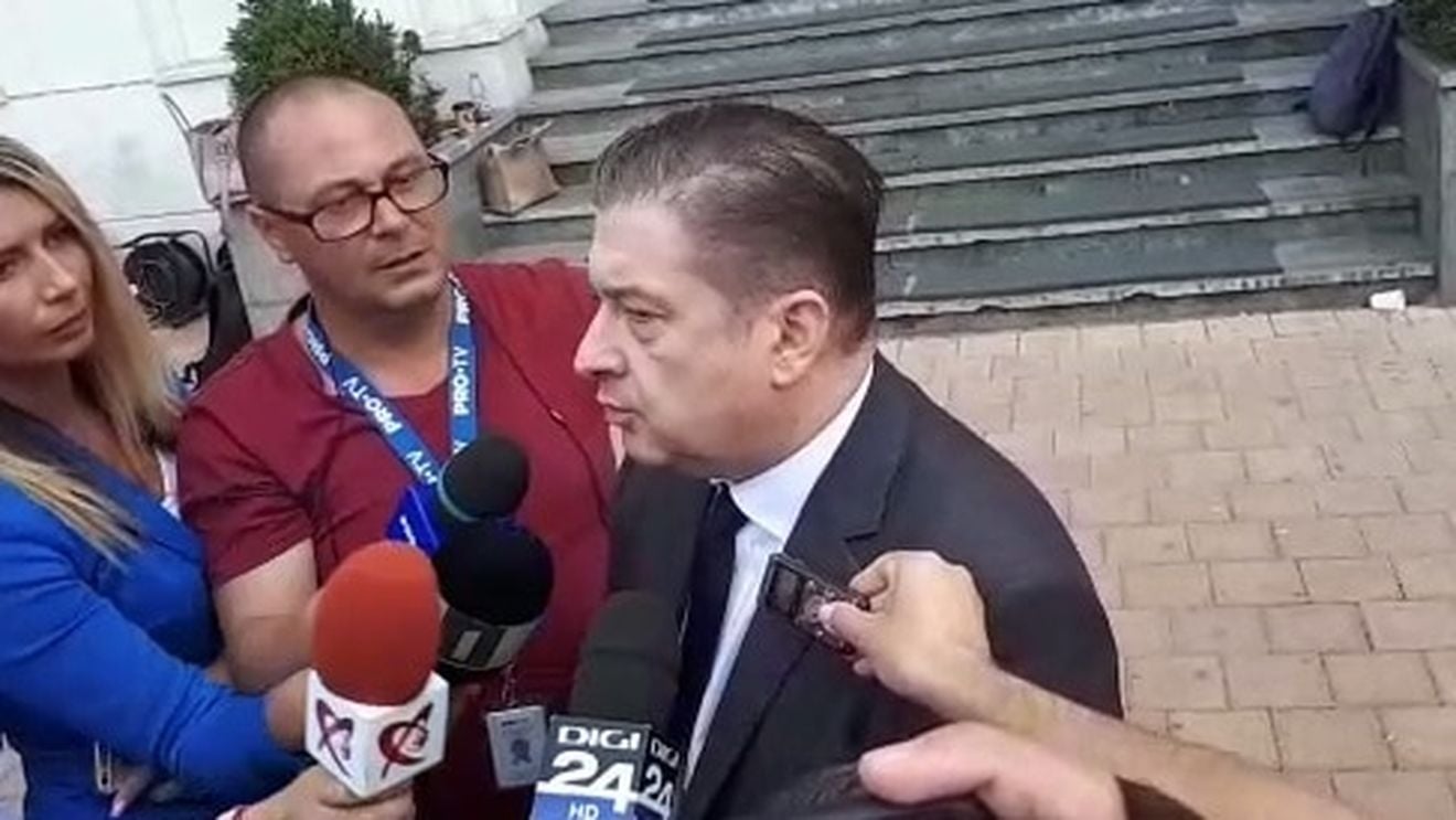 Klaus Iohannis l-a făcut general de brigadă cu o stea pe secretarul de stat care era la comanda ministerului de interne în timpul protestelor din 10 august