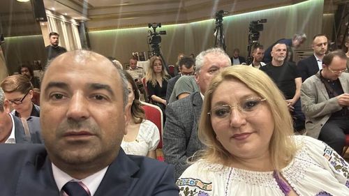 UPDATE Poliția Capitalei a emis ordin de protecție provizoriu pentru soțul Dianei Șoșoacă, la cererea senatoarei / Bărbatul, căutat pentru a-i fi montată brățară de monitorizare electronică / Diana Șoșoacă: "M-a amenințat că va face în așa fel să mă închidă la un spital de nebuni"