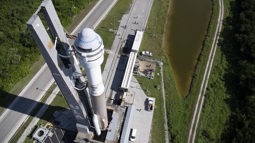 SpaceX, ULA și Blue Origin au câștigat contracte de lansare de rachete cu Pentagonul, în valoare de 13,5 miliarde de dolari / Vor plasa pe orbită sateliți militari pentru armata SUA