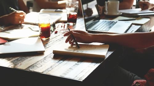 EXCLUSIV Cum arată nepotismul la țară: Trei rude ale unor consilieri locali lucrează în primăria din Comișani, Dâmbovița