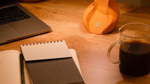 Nimic nu se pierde: Designeri italieni folosesc coji de fructe pentru a face piese de mobilier eco