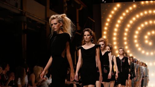 British Fashion Council anulează ediția din iunie a London Fashion Week pentru a sprijini oportunitățile comerciale ale designerilor britanici