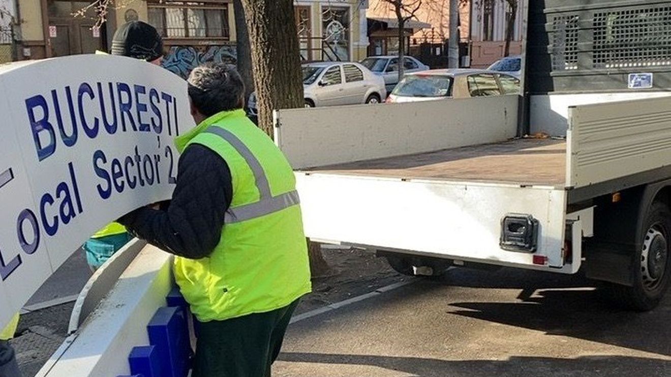 FOTO Inscripția cu Parcul Tolbuhin din București, dată jos / Parcul s-ar putea numi Aleksei Navalnîi