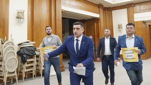 George Simion (AUR): Luăm în calcul şi vom propune şi altor forţe politice să boicotăm alegerile locale, dacă nu se adoptă legea cu două tururi de scrutin / Suntem dispuşi să facem gesturi extreme, dar democratice