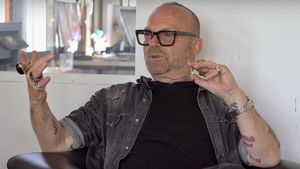 Pielea tatuată a unui artist din Germania, achiziţionată la licitaţie de un colecţionar de artă / Urmează să fie îndepărtată și livrată după moartea acestuia