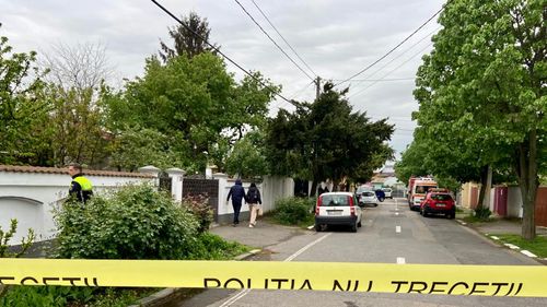 Tânăr înjunghiat mortal în faţa unui magazin dintr-o comună din Maramureş/ Suspect de comiterea crimei, un adolescent de 17 ani
