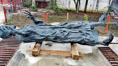 Cum sunt cheltuiți banii bucureștenilor: O statuie a lui Constantin Brâncoveanu comandată şi plătită de Primărie cu aproape jumătate de milion de euro zace prafuită într-un depozit