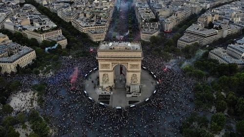 FOTO Imagini impresionate din dronă cu cei un milion de francezi care au celebrat victoria naționalei
