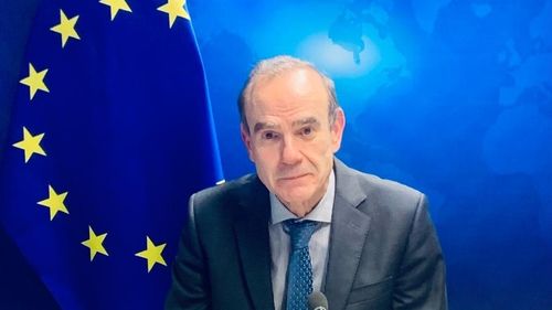 Incident diplomatic în Germania: Negociatorul şef al UE pentru Iran, reţinut pe aeroportul din Frankfurt, deşi are paşaport diplomatic / El se întorcea la Bruxelles după o vizită oficială la Teheran