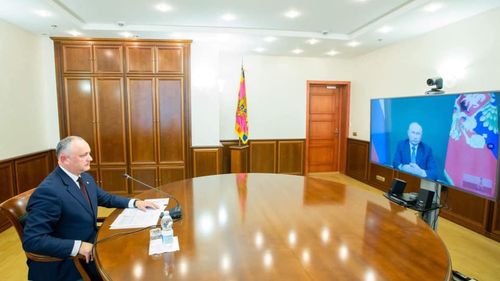 Putin anunță că Rusia va acorda până la 500 de milioane de ruble fermierilor moldoveni pentru a cumpăra motorină cu preț redus de la Lukoil / Igor Dodon este de azi candidat oficial la președinția Moldovei