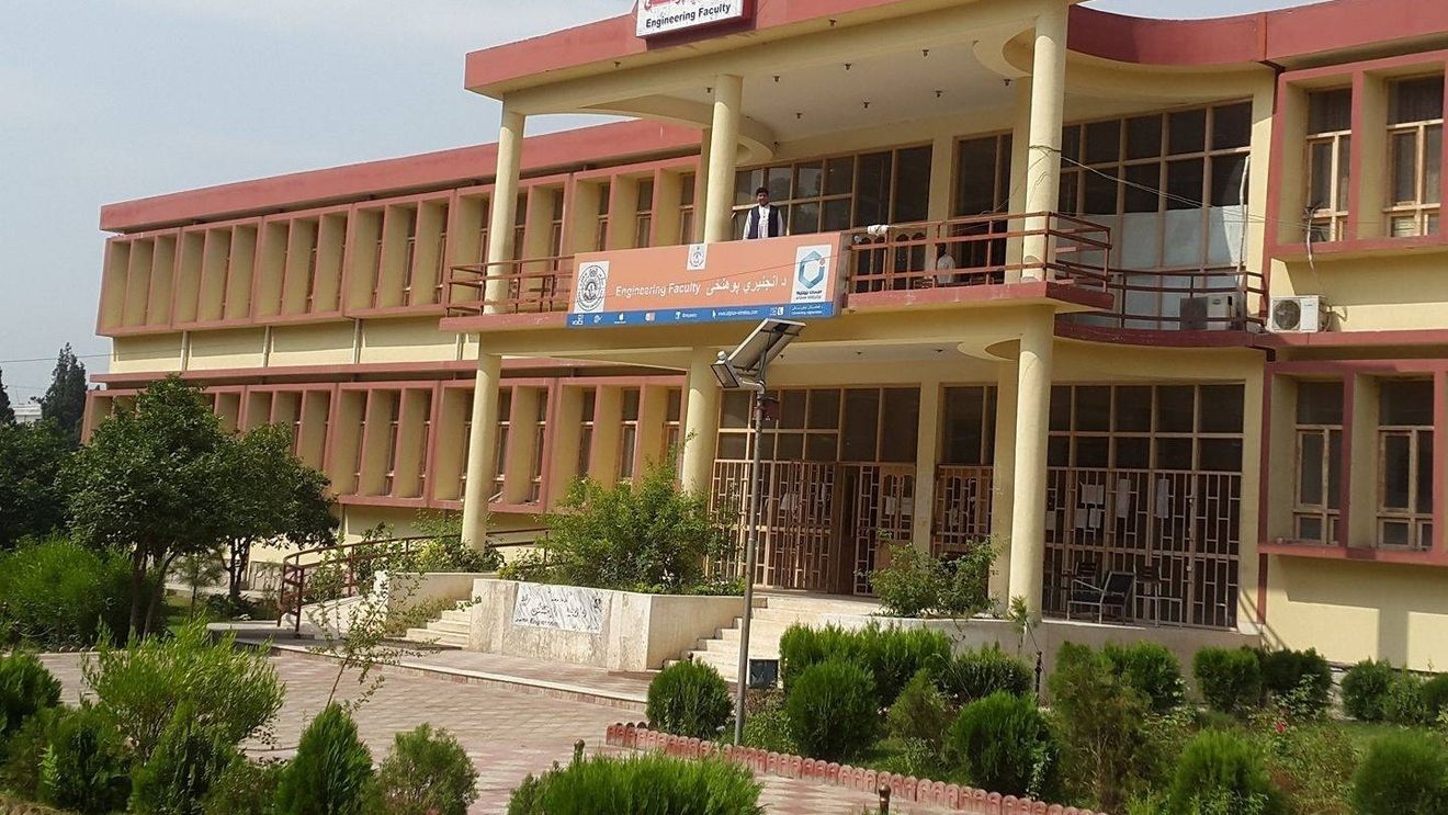 Universitățile publice din Afganistan s-au redeschis pentru prima oară de la preluarea puterii de către talibani/ La cursurile unisex participă și câteva studente