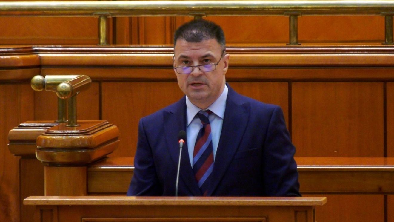 Mircea Roşca, scăpat de acuzaţii de corupţie în urma prescrierii faptelor, ar putea deveni preşedinte al PNL Prahova după demisia lui Iulian Dumitrescu, inculpat, la rândul său, pentru corupţie