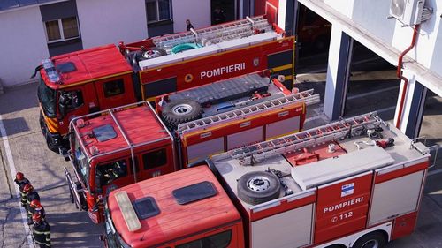 Două persoane, reţinute după ce au cerut unui bărbat 10.000 de euro cu promisiunea că îl ajută să se angajeze şofer la ISU. Oficiali ISU Gorj: Nu avem legătură cu acest caz, persoana nu a promovat concursul