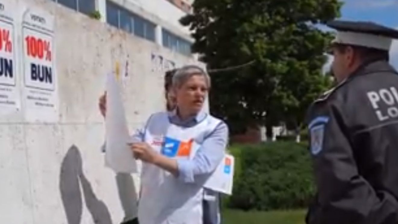 VIDEO Cioloș, abordat de un polițist local în timp ce lipea afișe în Alexandria. -"Nu așa spune legea?"/ -"Da, dar la noi este o regulă aici"