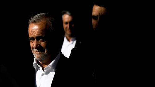 Preşedintele moderat iranian Massoud Pezeshkian nu a promulgat o lege privind purtarea vălului adoptată de Parlament şi a cerut să fie refăcută