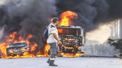 Brazilia: Soldați înarmați patrulează în orașul Fortaleza, devastat de bande violente