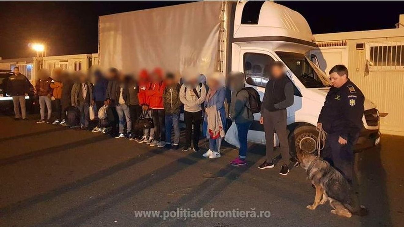 72 de migranţi din Bangladesh, Etiopia, Siria, Sri Lanka şi Turcia au fost prinşi încercând să iasă ilegal din România/ Migranții urmau să ajungă în Ungaria, ascunși în TIR-uri