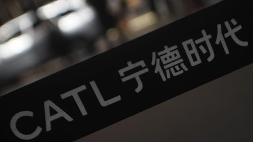 Gigantul chinez al bateriilor CATL, furnizor Tesla, îşi extinde masiv operaţiunile globale / Strategia ar putea rescrie regulile jocului în industria auto europeană