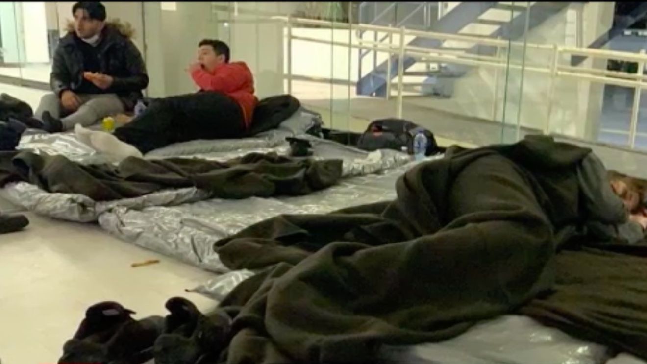 MAE: Autoritățile din Mexic fac eforturi pentru a rezolva situația românilor blocați pe Aeroportul din Cancun