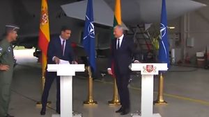 VIDEO Conferinţa de presă a președintelui Lituaniei și premierului Spaniei, întreruptă de o alertă privind un avion rusesc care survola zona