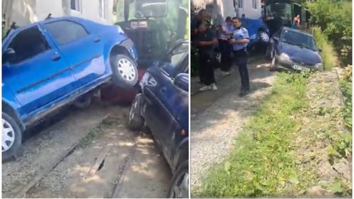 VIDEO Protest spontan într-un cartier din Roșia Montană după ce Mocănița turistică a lovit două mașini