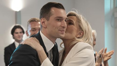 Jordan Bardella și Marine Le Pen condamnă melodia rap No pasarán, "o abjecție" împotriva extremei drepte
