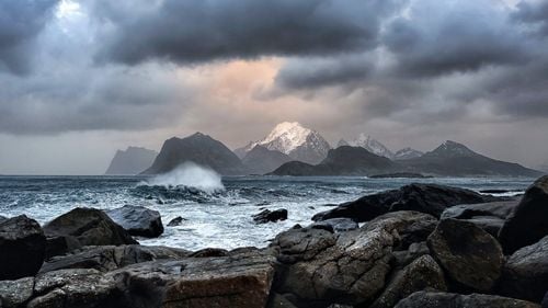 O furtună tropicală, Erin, la Oceanul Atlantic, se poate transforma în primul uragan din acest an în regiune