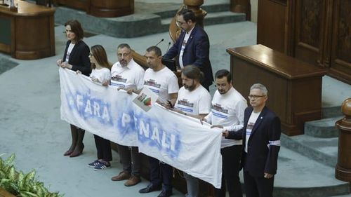 Deputații USR, critici dure pentru președintele Iohannis după revocarea lui Kovesi de la DNA: Emil Constantinescu are un follower / Nu mă simt reprezentat de această decizie