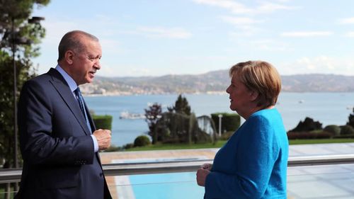 Angela Merkel i-a mulțumit președintelui Turciei pentru ”buna colaborare”, amintind și criticile referitoare la drepturile și libertățile turcilor/ Erdogan a numit-o pe Merkel ”prietenă dragă”
