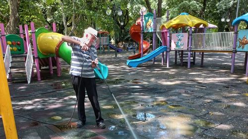 Locurile de joacă din Cişmigiu vor fi refăcute. Administrația parcurilor a lansat o licitație