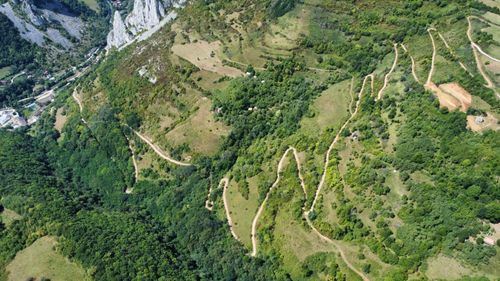 Consiliul Județean Alba a dat startul lucrărilor la „Drumul Mănăstirilor”, rută care va accesa o zonă cu potențial turistic / Investiție de 30 de milioane de euro din bani europeni