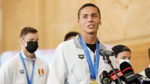 David Popovici după ce a câștigat a doua medalie de aur: Sunt un puști care înoată repede, un tip banal capabil să facă lucruri extraordinare și să îi inspire pe alții