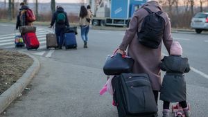 Românii se mobilizează în grupuri de voluntari pe Facebook/ Cum poți să ajuți și tu refugiații din Ucraina