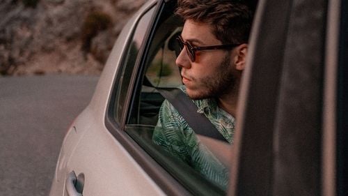 STUDIU. 9 din 10 români cred că centura de siguranță e foarte importantă, dar trei sferturi nu o poartă pe locurile din spate