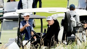 Donald Trump se întâlnește luni cu premierul britanic Keir Starmer, la resortul său de golf din Scoția / Discuții despre comerț și Gaza pe agendă
