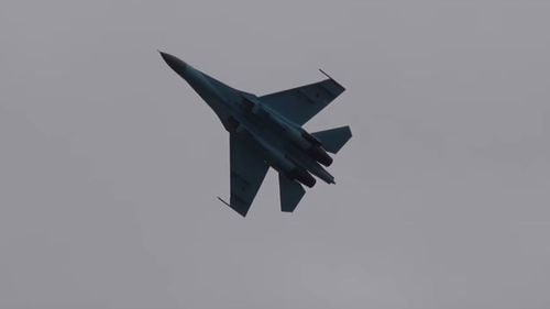 VIDEO Manevre riscante ale rușilor care au interceptat un avion american de recunoaștere deasupra Mării Negre