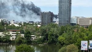 Incendiu puternic la o clădire în construcție din zona de nord a Capitalei