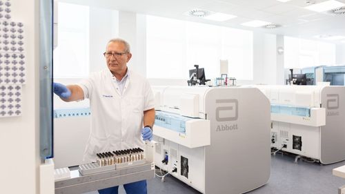 MedLife a inaugurat primul laborator complet automatizat din Brașov – un nou standard de excelență în medicina de laborator din regiune