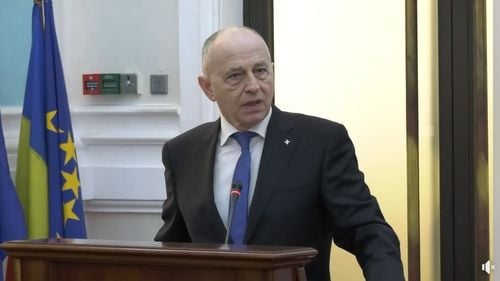 VIDEO Geoană, tot mai prezent în România cu discursuri de candidat: Modelul economic actual al României nu mai corespunde vremurilor pe care le trăim/ Primele 12 mari oraşe ale ţării produc 80% din PIB