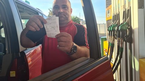 În Oradea, 11 șoferi s-au adunat și au alimentat cu câte 1 leu, în semn de protest față de creșterea exagerată a prețului carburanților