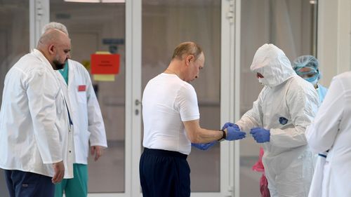 Vladimir Putin a declarat că a primit o a treia doză de vaccin anti-Covid, pe fondul unui val de Coronavirus care a lovit din plin țara