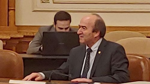 VIDEO Florin Iordache i-a spus lui Tudorel Toader că a venit neinvitat la comisia specială și l-a criticat pentru că nu a modificat Codul penal prin OUG / Iordache a refuzat inițial să îi dea cuvântul lui Toader, dar ulterior s-a răzgândit / Toader: Am venit doar să văd cum vă contraziceți