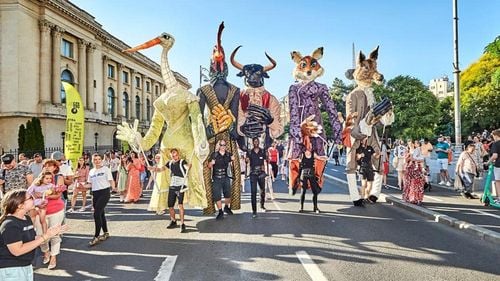 FOTO Turism de România: Cum își promovează șefii din administrație orașele și județele la final de săptămână? Evenimente stradale, proiecte de reabilitare și infrastructură, poze cu sate, cu piețe sau mănăstiri