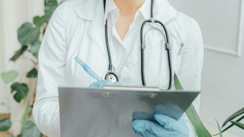 Rezidențiat 2025. Examenele de finalizare a stagiului de pregătire pentru medici, farmaciști și medici dentiști încep de pe 26 martie / Lista cu candidații admiși, publicată vineri